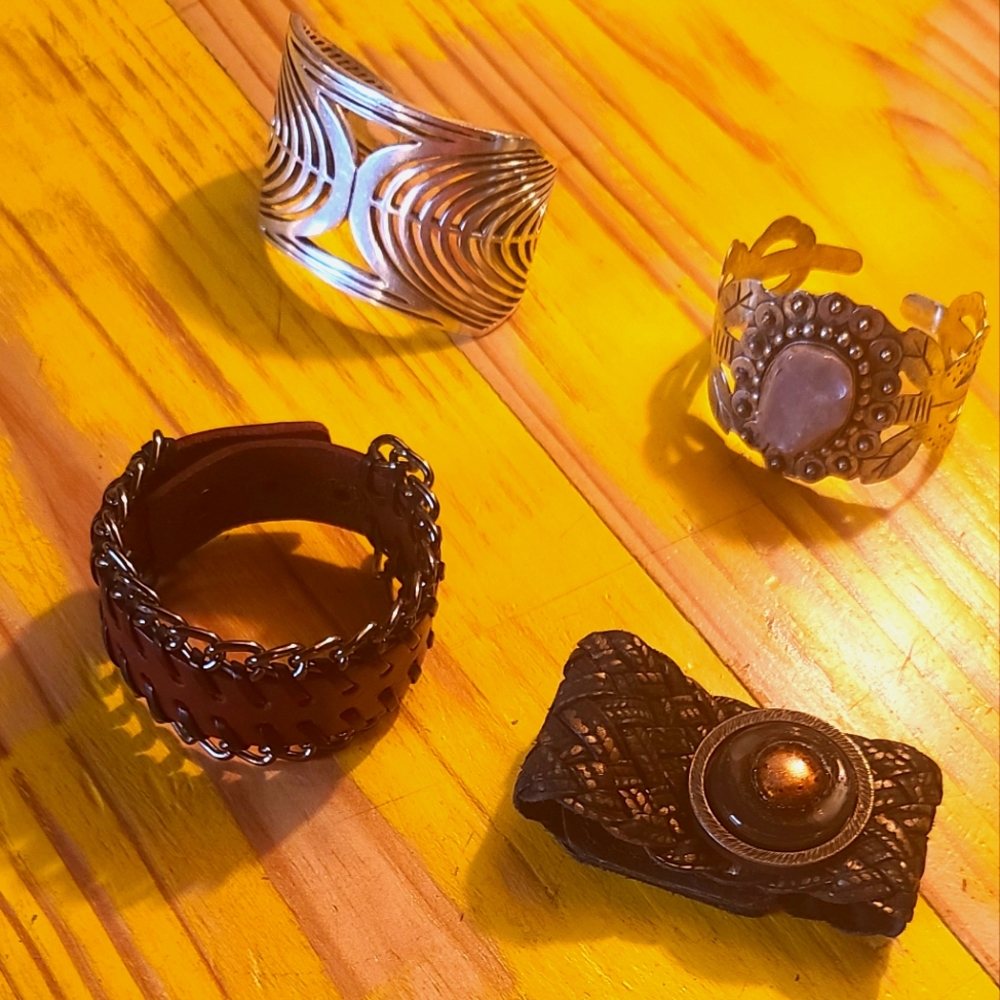 Jewelry/ bracelets